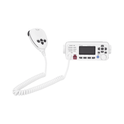 Radio móvil marino ICOM, color blanco, clase D DSC. Tx: 156.025 – 157.425 MHz, Rx: 156.050 – 163.275 MHz, 25W de potencia, sumergible IPX7 incluye micrófono y cable de alimentación