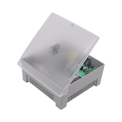 Fuente de Alimentación con Gabinete de 4 Salidas de 11 – 15 Vcc / 5 Amper /  Voltaje de Entrada: 96 – 264 Vca / Soporta Protección contra Sobrecorriente de Salida, Protección contra Cortocircuito / Led Indicador
