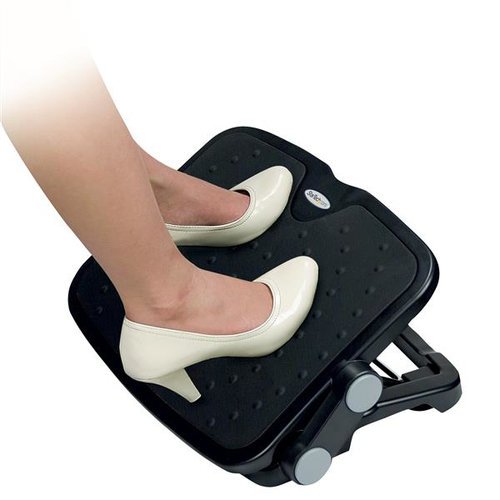StarTech.com Descansapiés Ajustable para Debajo del Escritorio o Mesa – Descansapiés Ergonómico de Ángulo y Altura Ajustable – 93.98mm – 121.92mm Altura Ajustable – 30° Inclinable – Plástico, Aluminio, Goma DESCANSAPIES AJUSTABLE PARA DEBAJO DEL ESCRITORIO O MESA